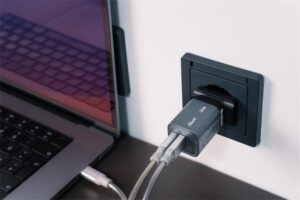 Gyártó: <span class='dk-excerpt-value'>VERBATIM</span> Hálózati töltő, 1xUSB-C PD (35W), USB-A QC 3.0, EU/UK/US, GaN, VERBATIM